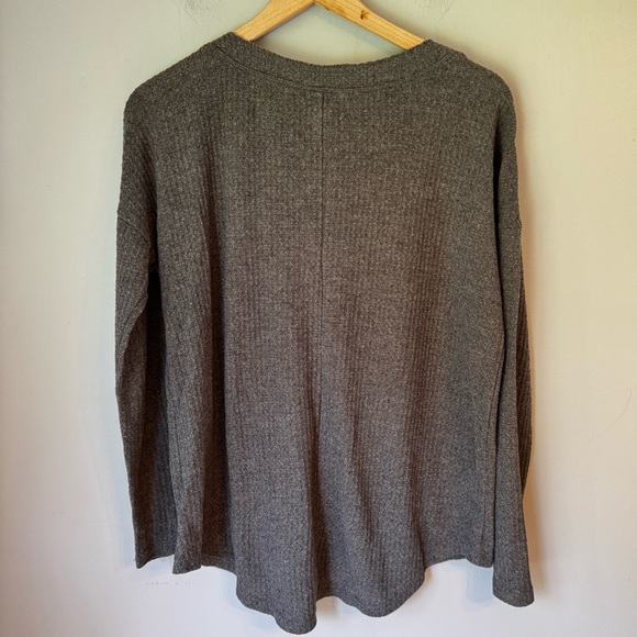 Isaac Mizrahi Women's Gray Waffle Knit Casual Button Up Lightweight Sweater Sz M - Picture 6 of 8